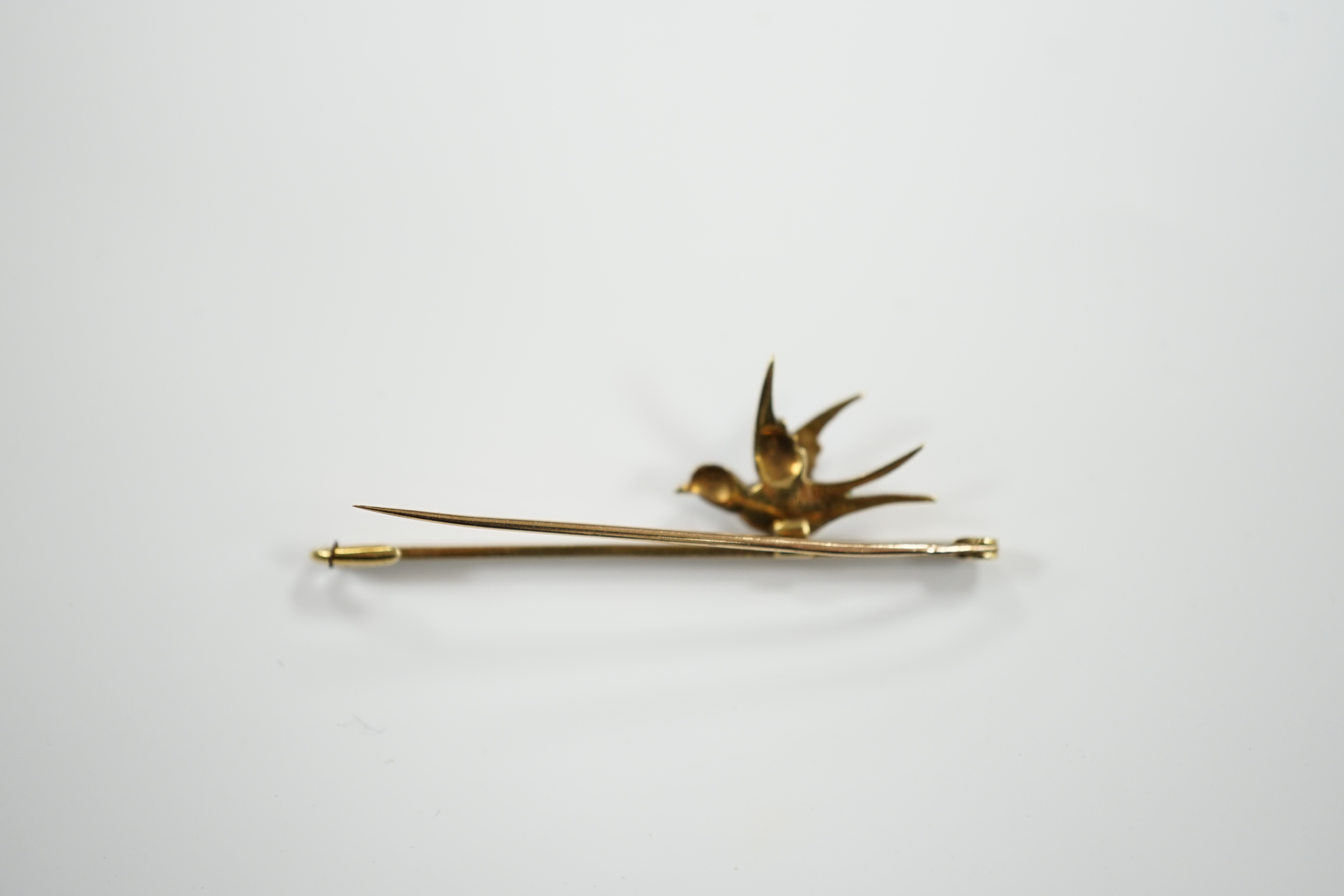 A yellow metal, baroque pearl and enamel bluebird bar brooch, 48mm, gross weight 3.1 grams.